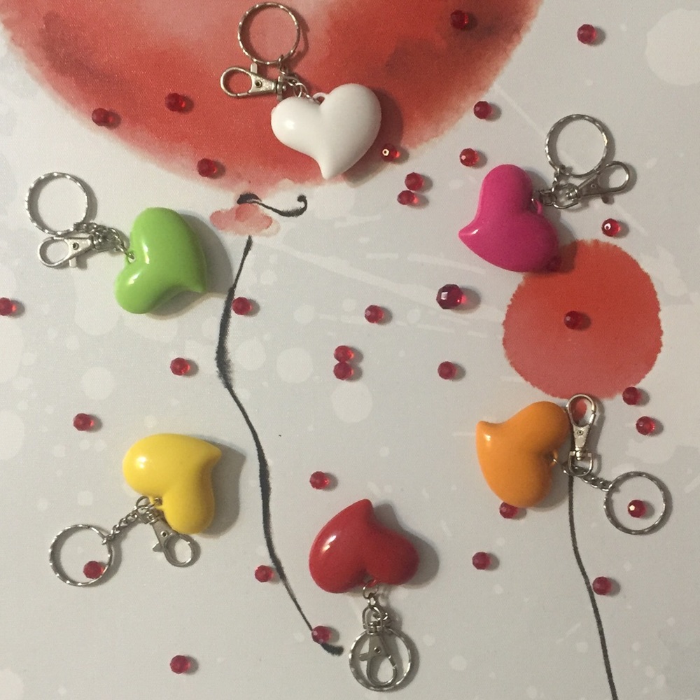 Heart Shaped Keychain - Picture 2 of 8